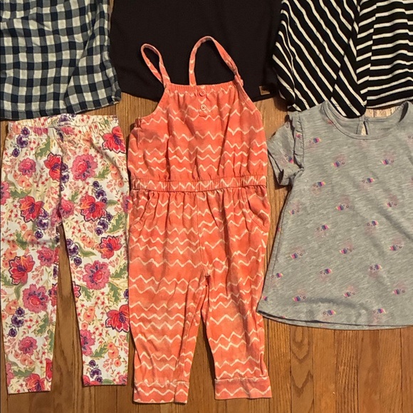 Assorted Kids Casual Clothes. 3 dresses, 1 romper, 1 legging and one tee - Picture 10 of 13